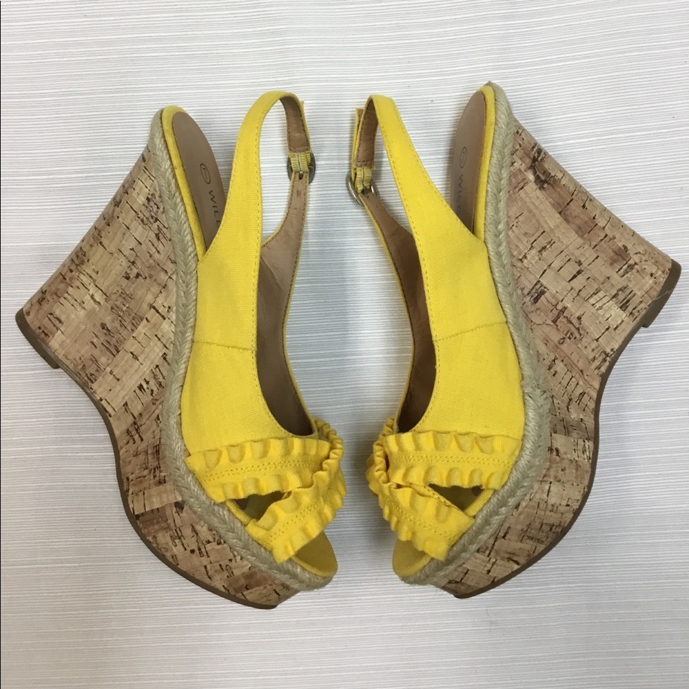 Striking Yellow Platforms.  Wild Diva - Picture 4 of 6